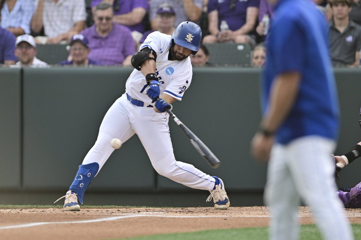 M6 | TCU 6, ISU 4 Sycamores score two on the @miguelbori45 RBI double and @Magill_Grant RBI grounder. Fenlong back to toe the rubber in the bottom of the frame #MarchOn