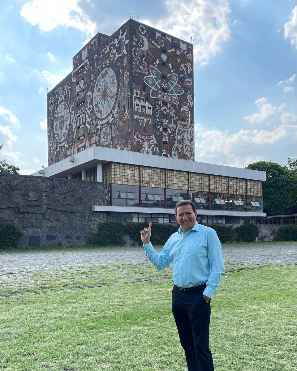 GerardoReyero's tweet photo. Sabían que yo iba a estudiar actuación en la UNAM?Pero no tenia preparatoria, así que fui a parar al Instituto Andres Soler de la ANDA y ahí empezó mi historia, a veces lo que queremos no es lo que necesitamos, gracias Universo!!
Nos vemos mañana domingo en Poza Rica Los adoro!♥️ https://t.co/w4LEi7qoGo