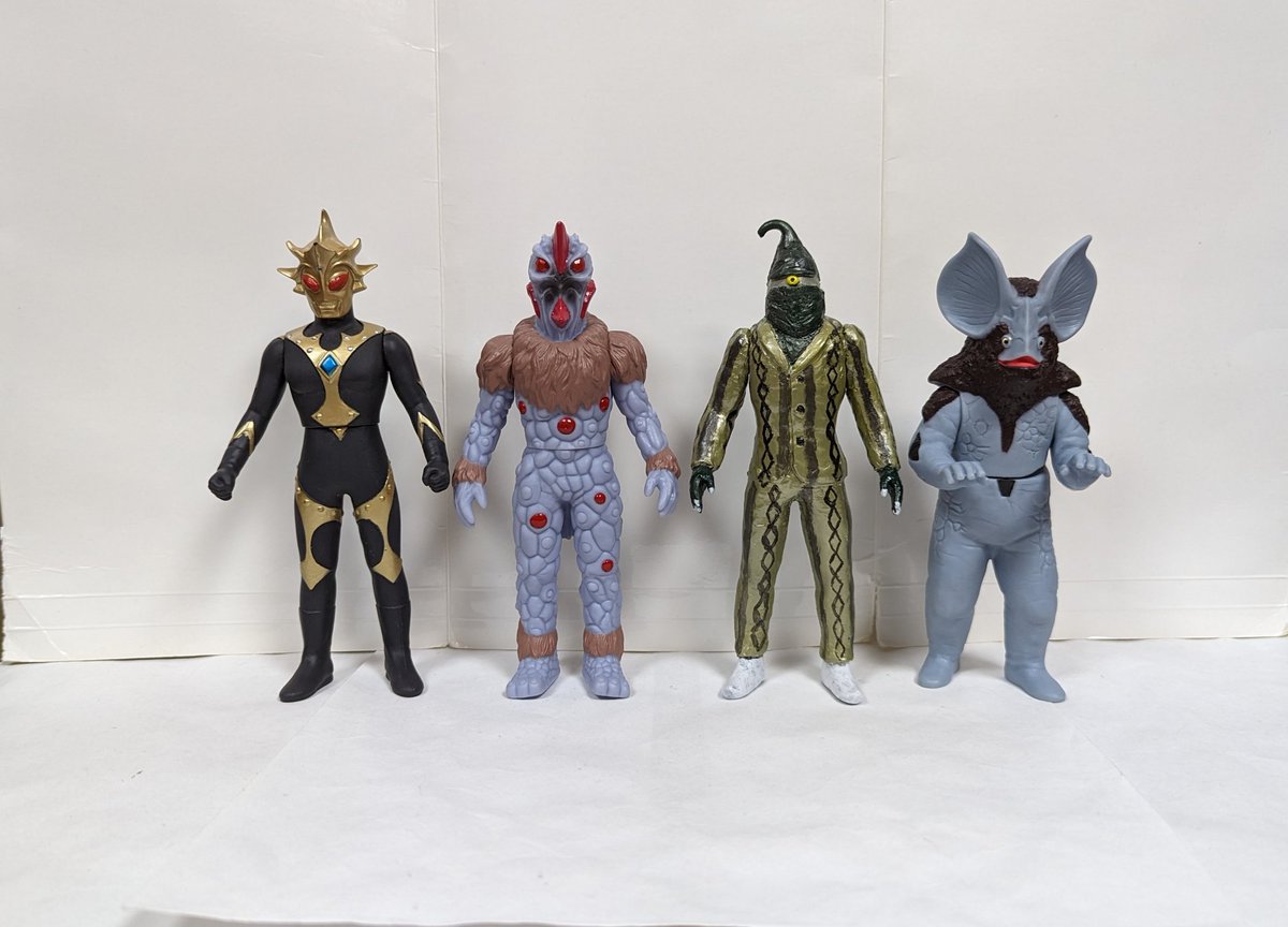変身怪人ゼットン星人ベルメのソフビが完成！4枚目は2年前に作った初代