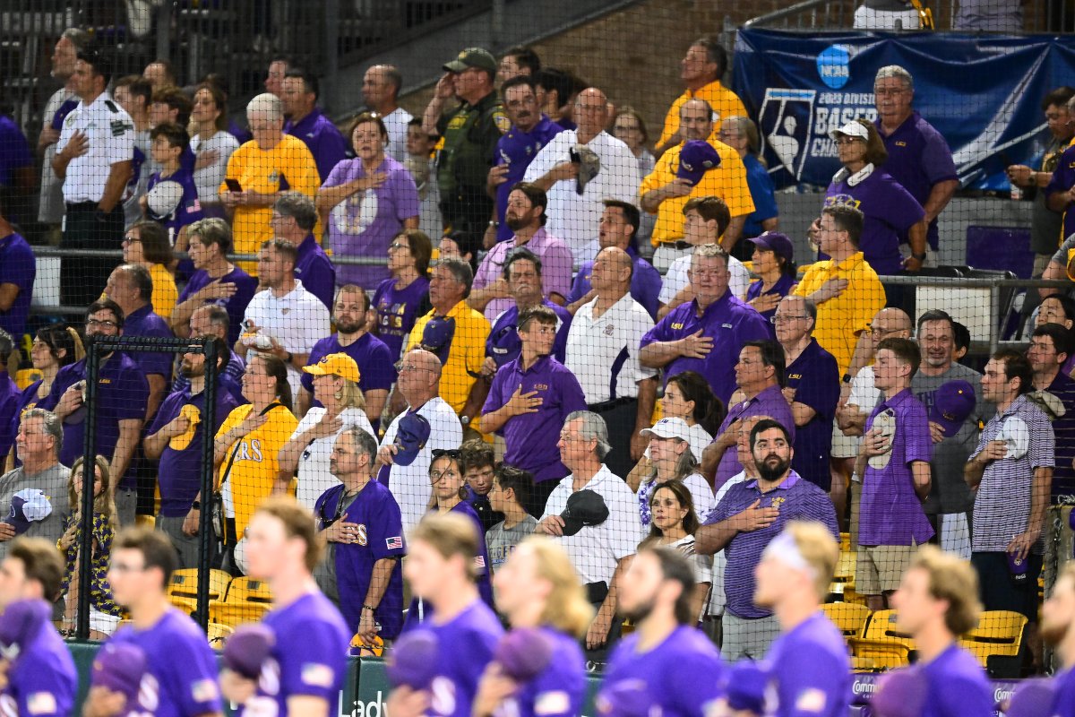 LSUbaseball's tweet photo. The Best Fans in College Baseball. No doubt. 

#ThePowerhouse https://t.co/l2wZn8SdP8