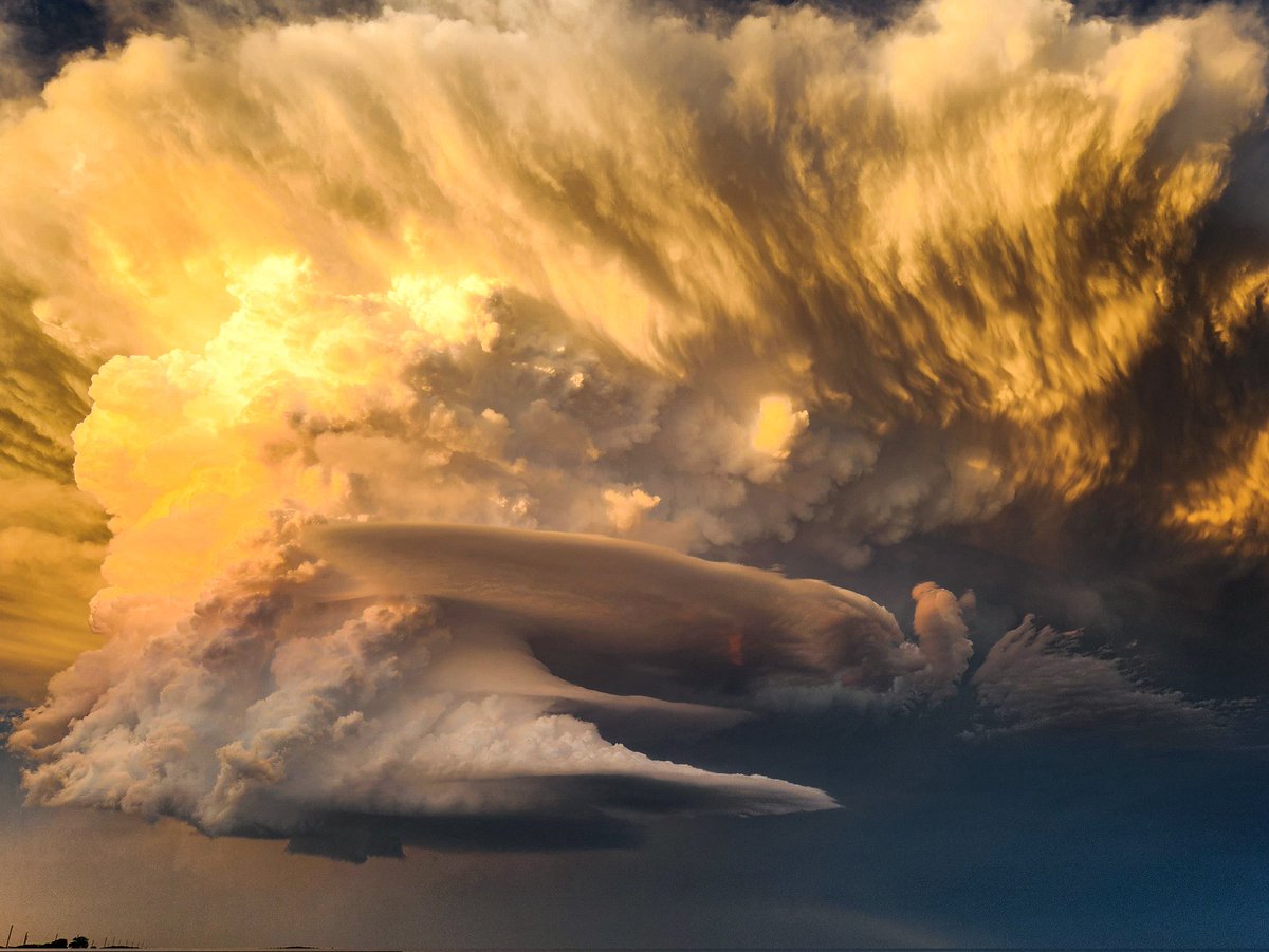 GhostTrainPhoto's tweet photo. OK TX, you've won me over
@EvilBill_wx 
#txwx https://t.co/jpuiq9jlir