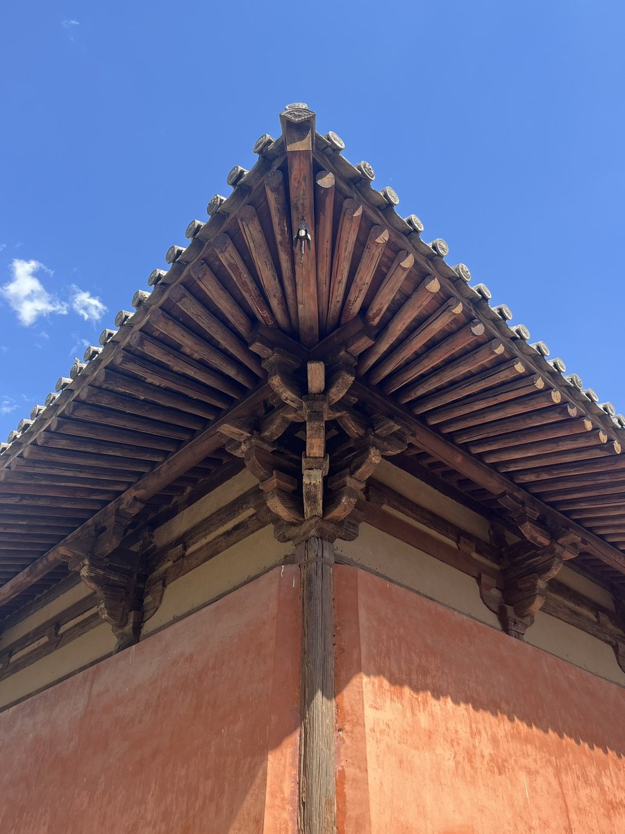 EasonZhangEason's tweet photo. 中国古建筑的精髓:斗拱。How did the Chinese people build palaces in the past? An important architectural structure is #Dougong. https://t.co/kkM8Cp2sOO
