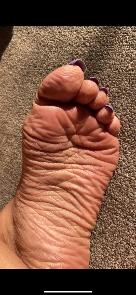 DeeDeeRican_Feet on Twitter: "Gn!!!! ☀️ 👣Posting this in the morning on