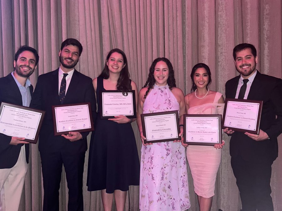 Can’t believe how 3 years have passed already! Graduating from IM residency with this family❤️  
Really humbled to receive the Resident Excellence in Clinical Acumen award. Lucky to be surrounded by nurturing leadership and colleagues. @msm_msw @DOMsinaiNYC #residencygraduation