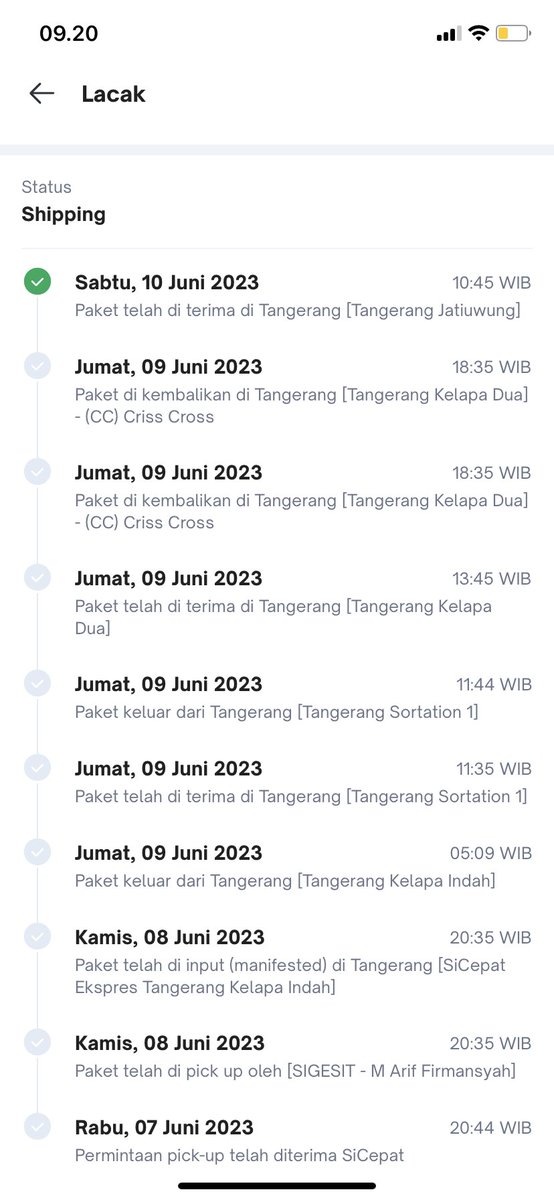 iffalzulfa's tweet photo. @sicepat_ekspres min tolong dibantu ini paket saya tangerang ke tangerang udah 4 hari ga sampe2!!! https://t.co/NxktLv5PB9