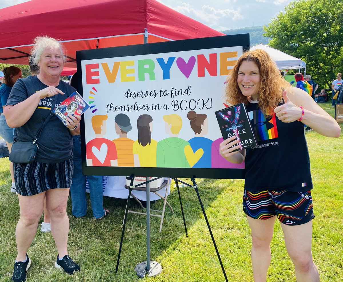 SLSTEast's tweet photo. @SLSTEast gave away over 200 #lgbtqia books to BK-12th Grade students at Pride Palooza in the Park this year! #leadoutloud #findyourselfinabook #pride 🏳️🌈 📚 🏳️⚧️ ❤️ https://t.co/WLDNmh5vPu