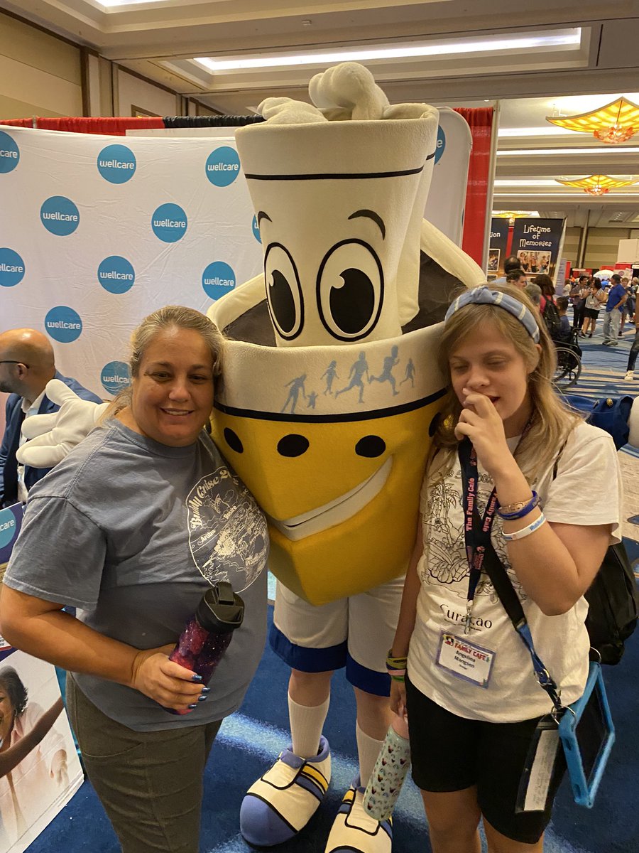 BuddyCruise's tweet photo. 💛💙 https://t.co/iCm1sYvOQr