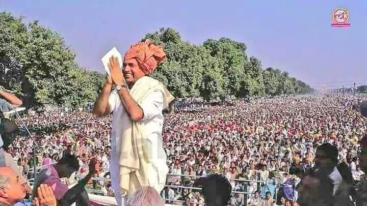 ravinderchhoke2's tweet photo. लोकप्रिय किसान नेता व किसानों के हितों के लिए सदैव तत्पर रहने वाले पूर्व केंद्रीय मंत्री स्वर्गीय श्री #राजेश_पायलट जी की पुण्यतिथि प्ररेणा दिवस पर उन्हें विनम्र श्रद्धांजलि व कोटि कोटि नमन्। 🙏🙏
#राजेश_पायलट_अमर_रहें @SachinPilot https://t.co/vzjmOj73Kp