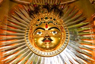 MakrahiPalace's tweet photo. ऊँ भूर्भुवः स्व: | तत्सवितुर्वरेण्यम भर्गो देवस्य धीमहि | धियो यो नः प्रचोदयात् ||

राजपूत क्षत्रिय ब्रह्मर्षि विश्वामित्र जी ने परम तप करके विश्व को महान गायत्री मंत्र प्रदान किया जो सूर्य देव को समर्पित है।

जय क्षत्रि�� धर्म 🚩
जय सूर्य देव || 🏵️🙏🏼 https://t.co/LU4ahp9iKH
