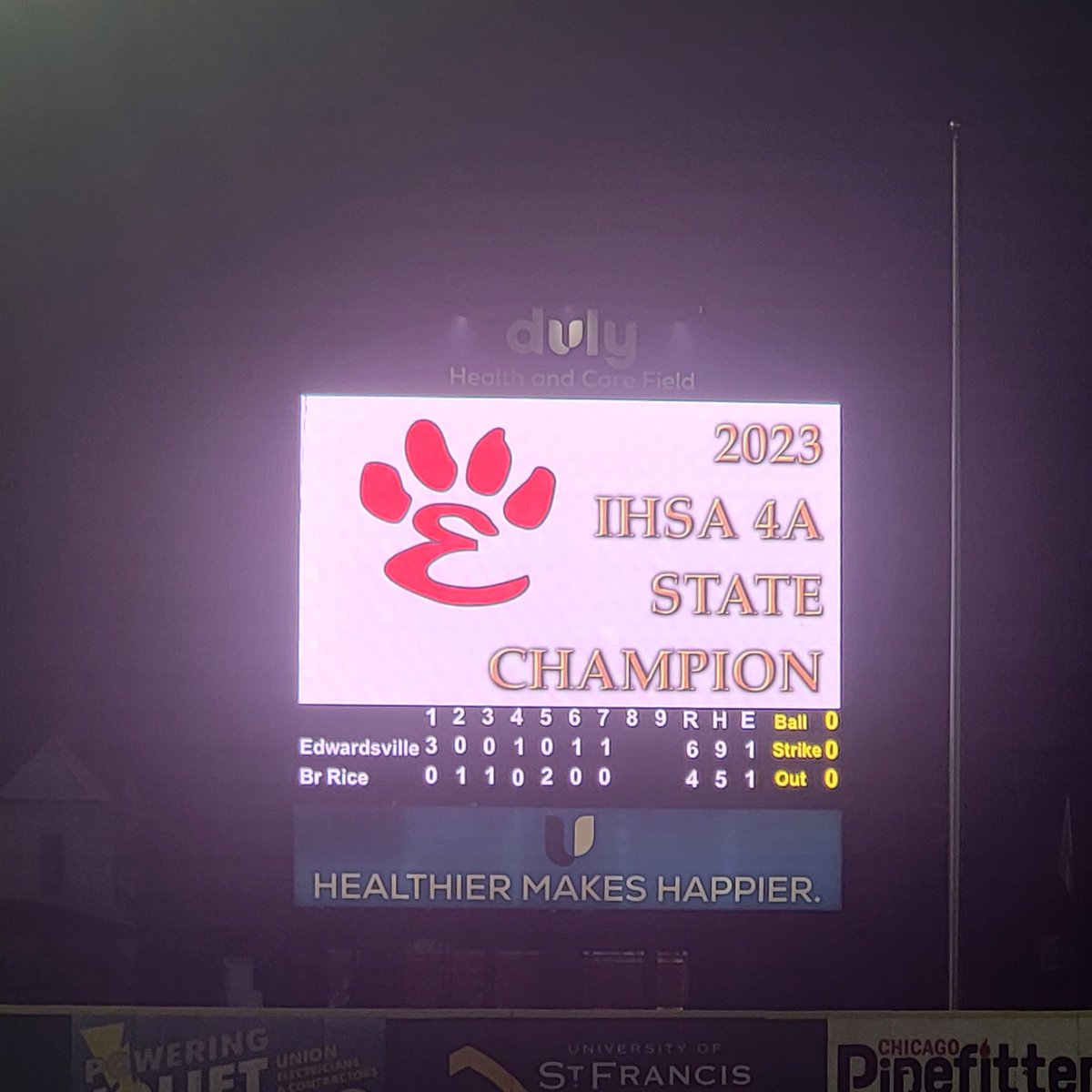 princi_fox's tweet photo. Congratulations to Edwardsville tigers, for me it ends like it started. Amazing run thank you to everyone!! https://t.co/yLYa2IaA48