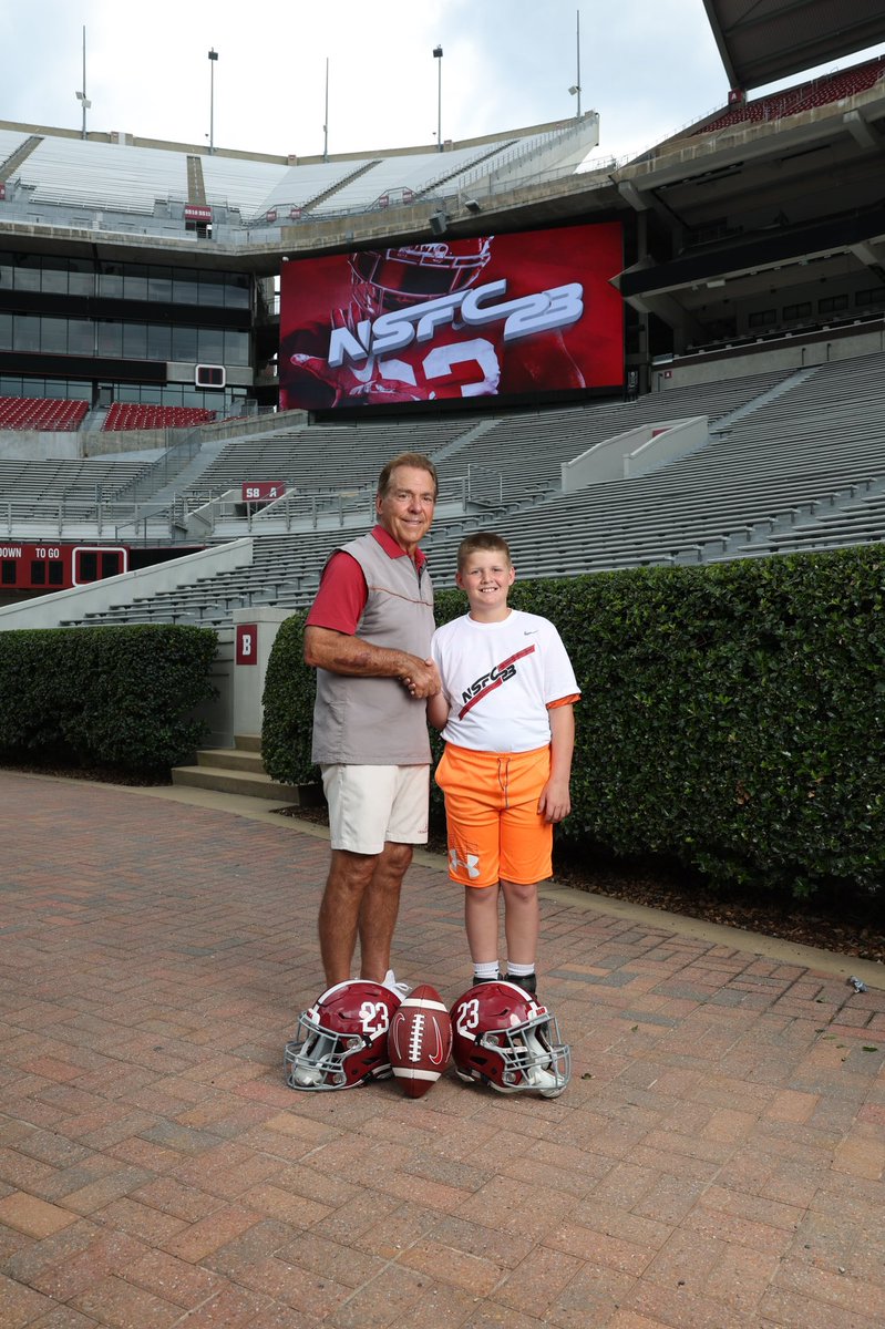 CoachHar's tweet image. Appreciate the work Coach Saban and @AlabamaFTBL ! 

Next stop,  my old team, @UPIKEFOOTBALL .. see you there 

#DE2031 
#DE2032
@CoachFipps 
@CoachJiggs