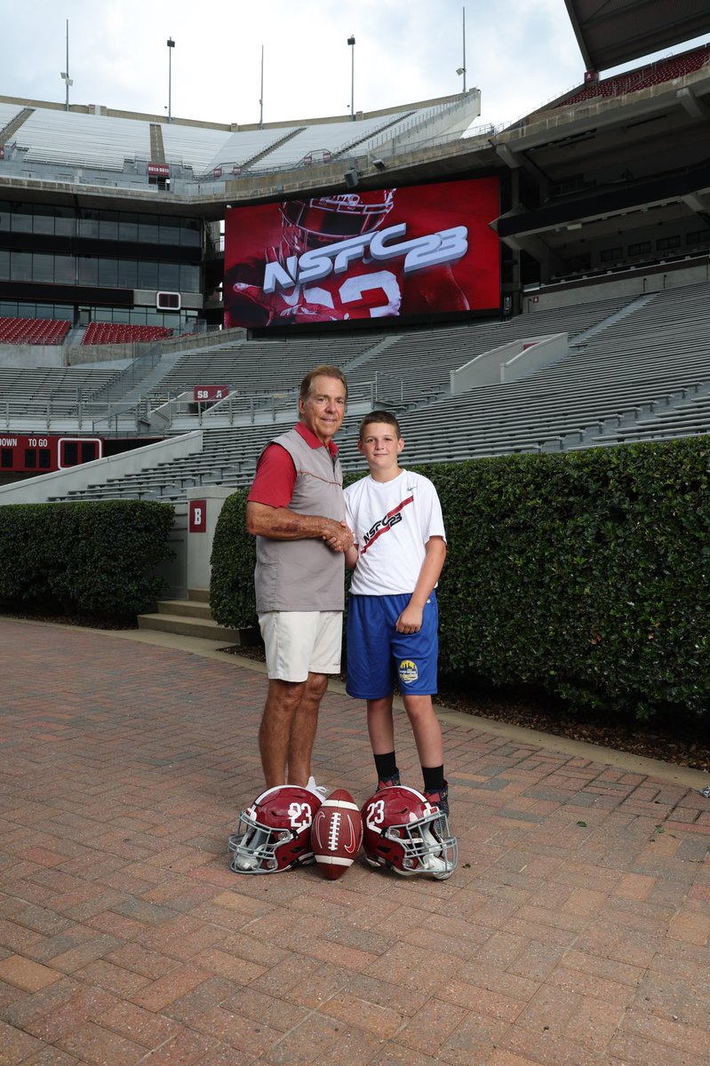 CoachHar's tweet image. Appreciate the work Coach Saban and @AlabamaFTBL ! 

Next stop,  my old team, @UPIKEFOOTBALL .. see you there 

#DE2031 
#DE2032
@CoachFipps 
@CoachJiggs