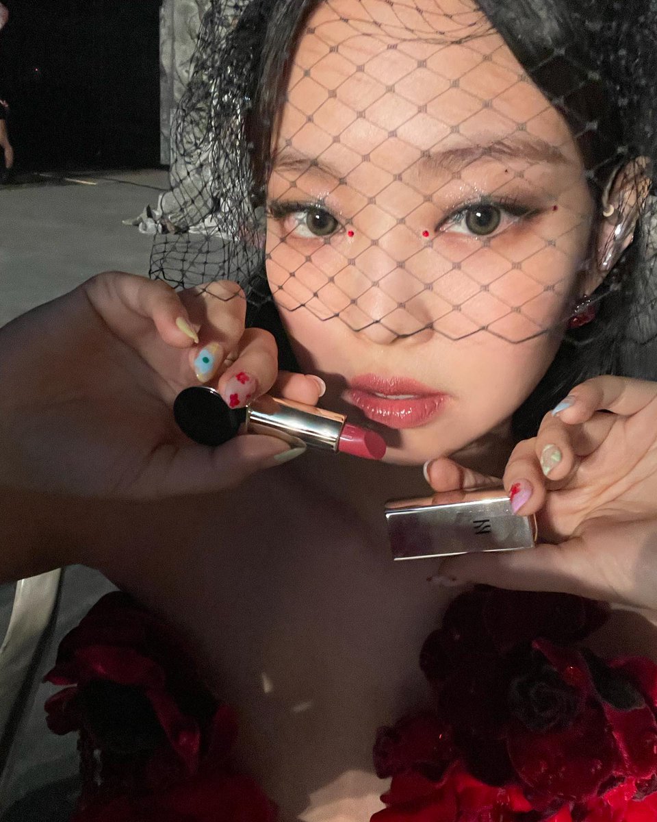 As the crowning glory of the Hera Beauty’s lip commodity that I utilize is a rather unadorned maroon hue. Leaving behind a pleasant imprimatur on my succulent lips. The glossy texture and crimson essence emanate an alluring sensation, bolstered by a lavish cosmetic constitution.