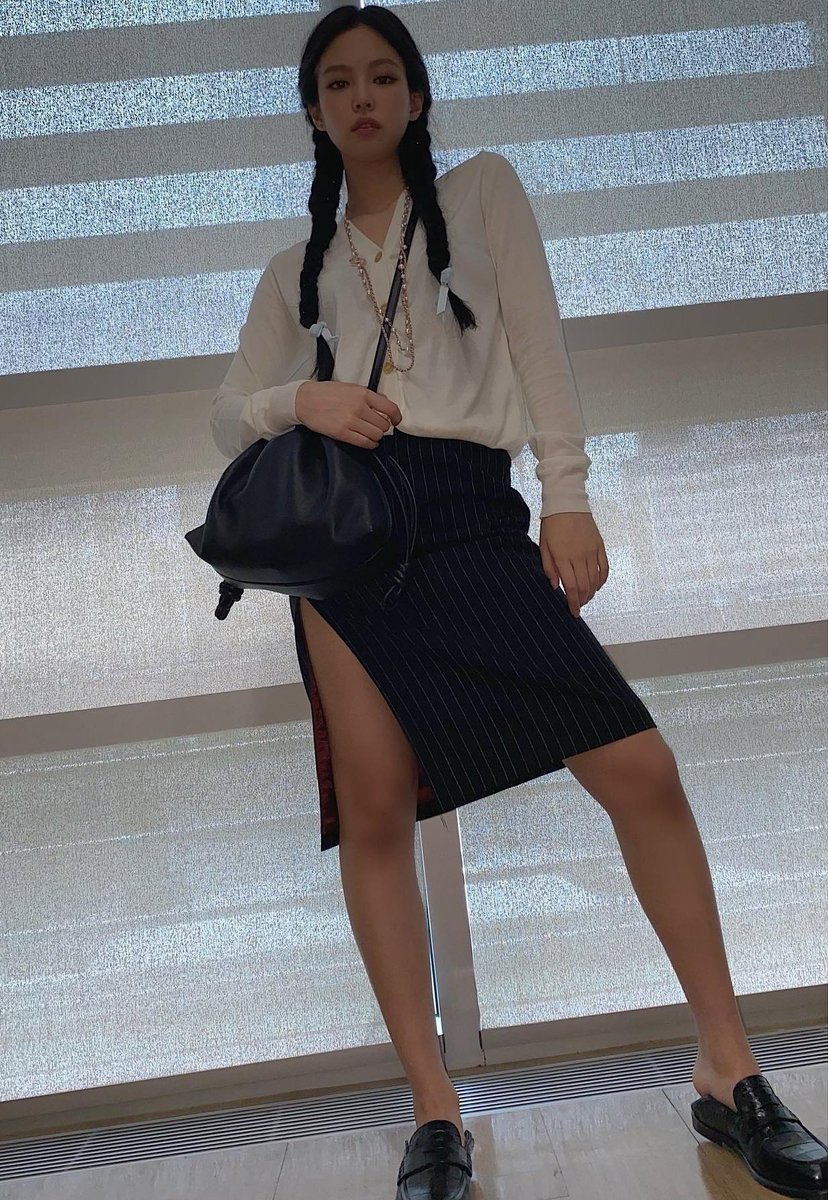 Departing an imprint of maiden with twin plaits and a minuscule azure ribbon embellishment. Observe the slender ebon miniskirt along with uncomplicated cosmetics. Whilst the sun shines, producing minuscule tunes for youngsters fitting harbor.