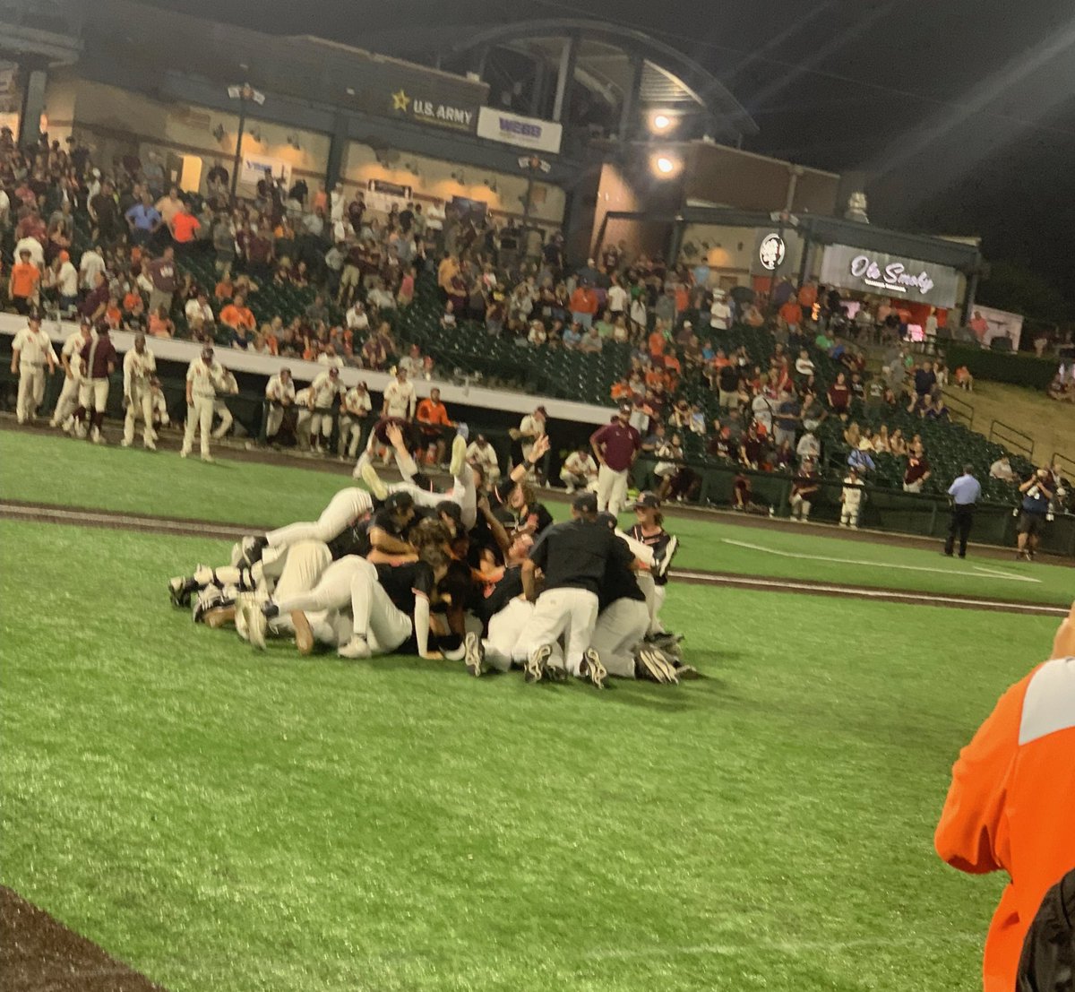Alexa, play Celebration by Kool &amp; the Gang. <a href="/EvilleTigerBB/">Edwardsville HS Tigers Baseball</a> wins the state championship again!