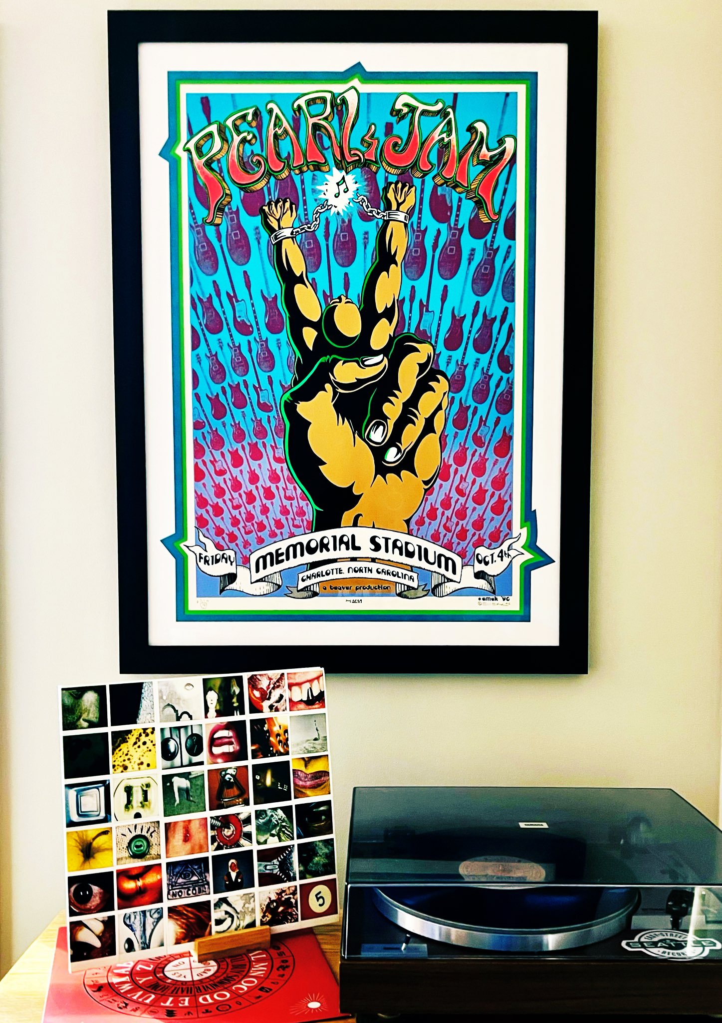 pearl jam emek poster 1996 ポスター Emek Pearl Jam Charlotte 96' Poster. Signed And Doodled By