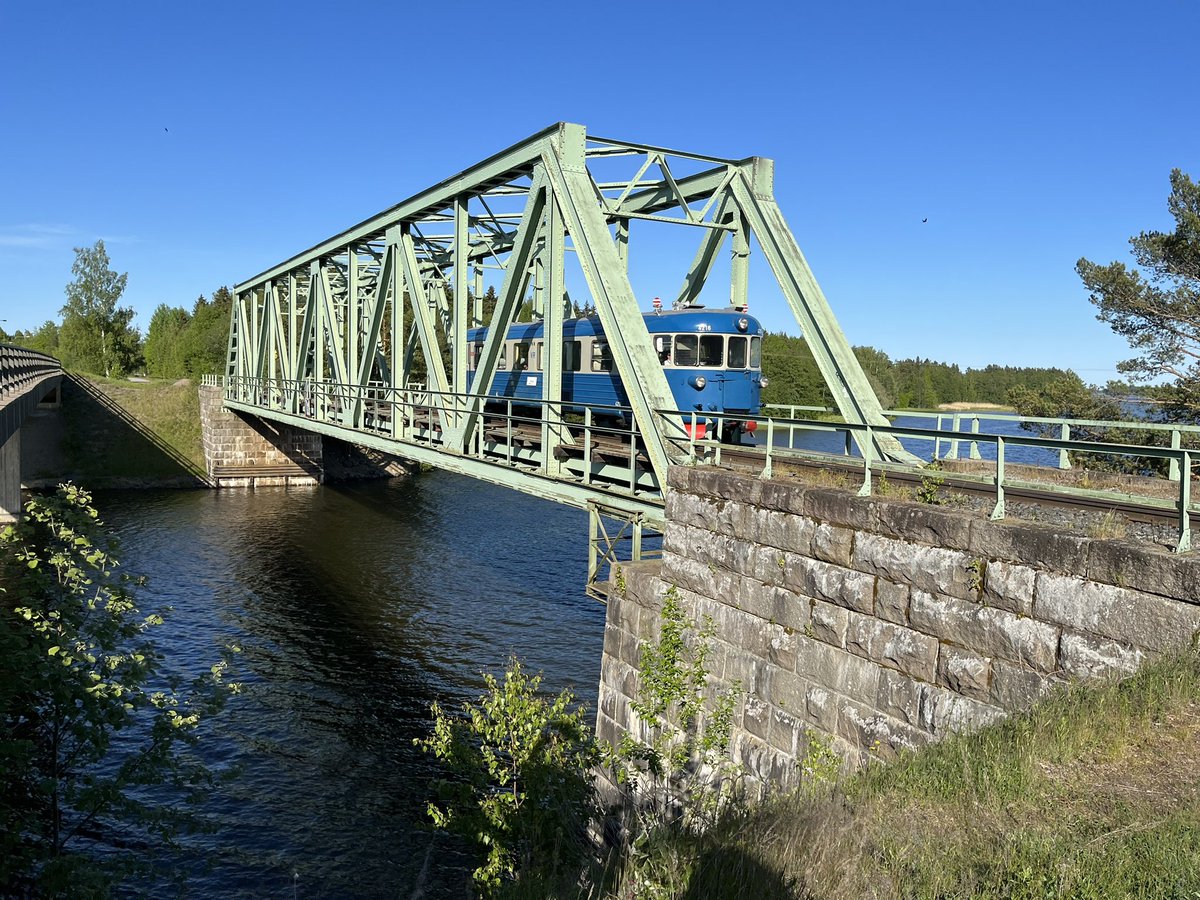 Svenska Järnvägsklubben eli Ruotsin Rautatieseura tutustumassa kaksi päivää Suomen rataverkkoon ja sen ominaisuuksiin. Perinteinen lättähattu on oiva kulkuväline verkon esittelyyn.