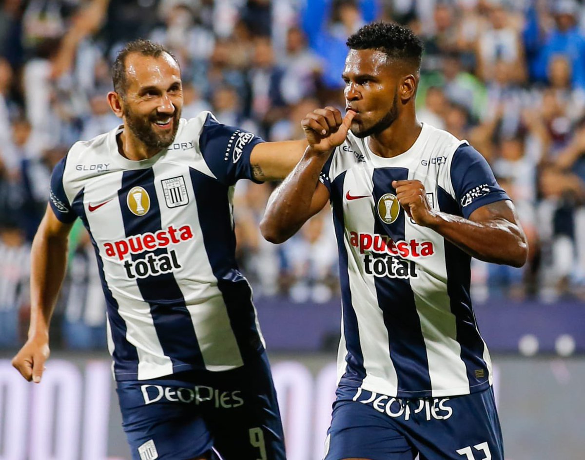 MovistarDeporPe's tweet photo. Los goleadores de la noche en el equipo blanquiazul. ⚪️🔵🔥

📸 @PedroMonteverde https://t.co/0si4M4XdpK
