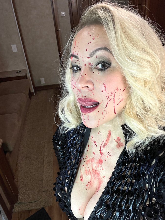 'Show your two favorite characters covered in Blood'
#nicapierce #fionadourif #tiffanyvalentine #jennifertilly #chucky #chuckyseries #chuckytvseries