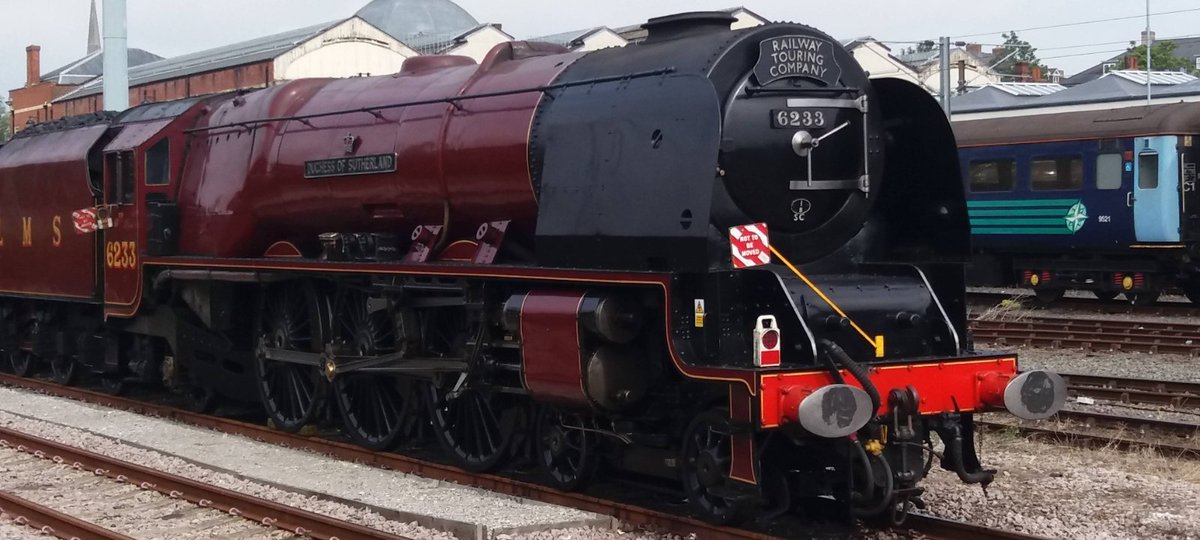 GOOD MORNING EVERYONE 

here's 3 photographs that i've captured here of this stunning steam locomotive 6233'Duchess Of Sutherland' seen here stationary at lower level norwich on 10/9/2019 #SteamOnSunday #DuchessOfSutherland 

📸 Jason Burton