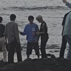 shimkongzcore's tweet photo. gyuvin being beside ricky in every one of these picks
i just know he was the first member to hug ricky and ask if he's okay and ricky probably said yes but gyuvin obv knows he's not, so stays by him to keep comfort https://t.co/32dg2DHZZE