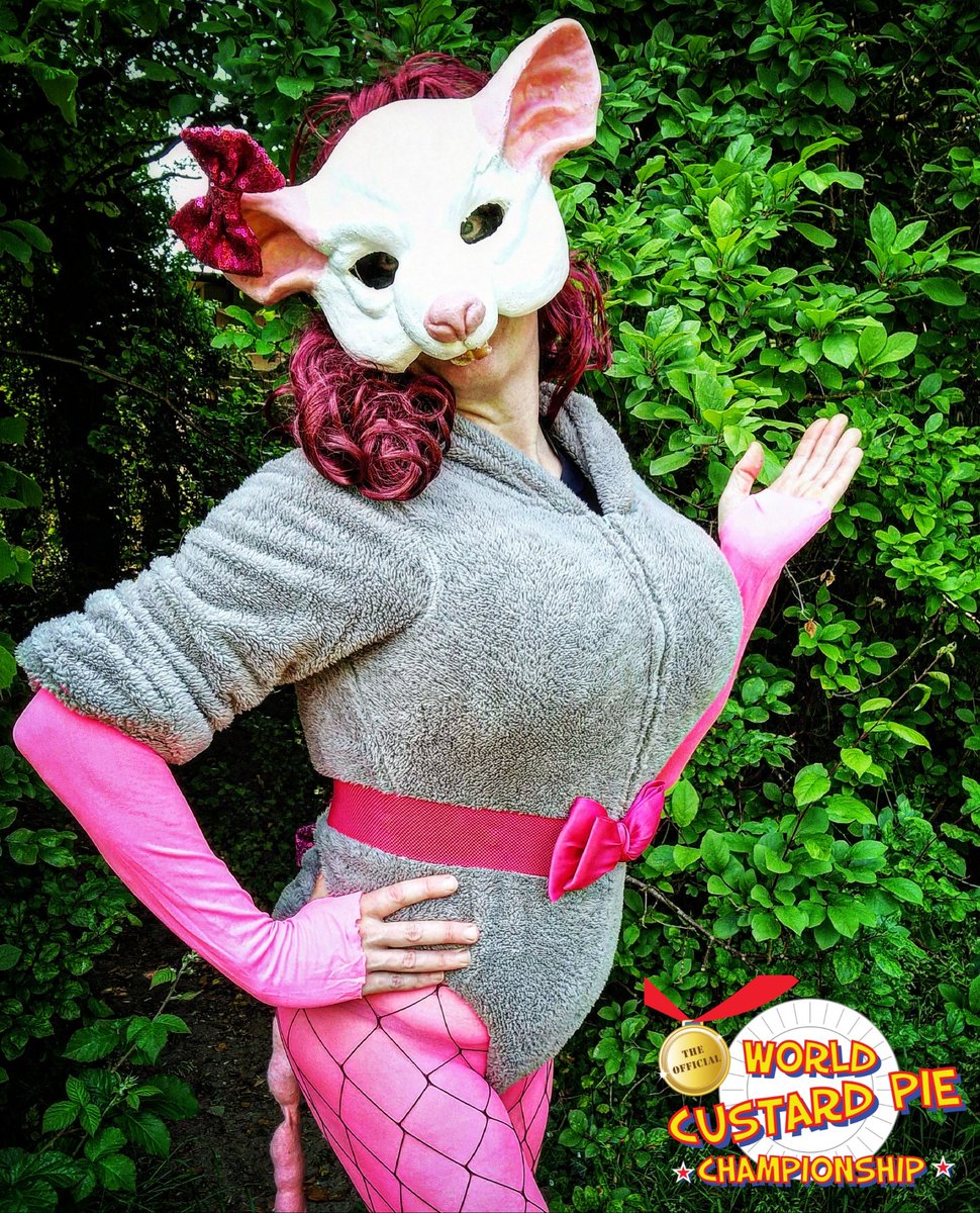 thatguyinatutu's tweet image. #worldcustardpiechampionship yesterday. We did not win, but we won the fancy dress competition! 🐀🐀🐀 #rats #piedpipers #custardpies