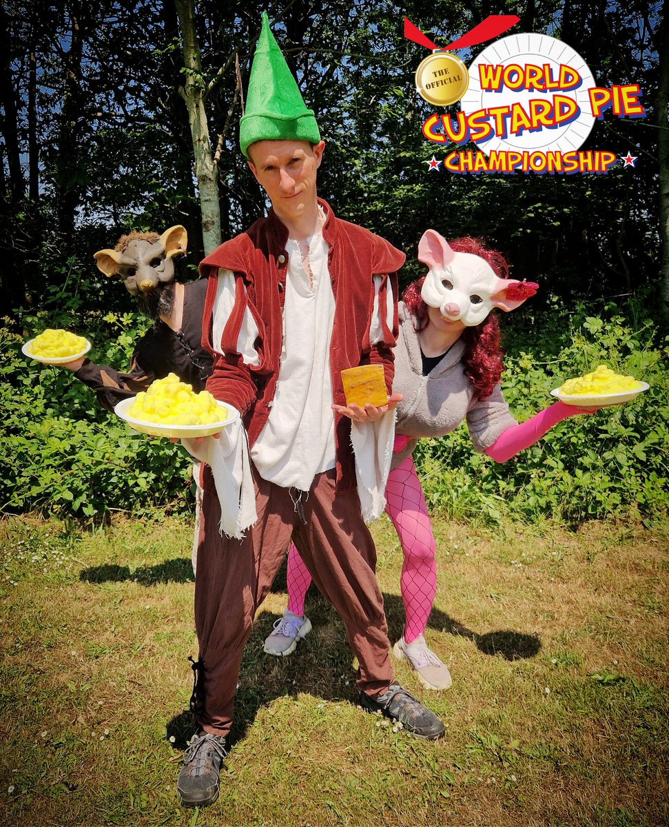 thatguyinatutu's tweet image. #worldcustardpiechampionship yesterday. We did not win, but we won the fancy dress competition! 🐀🐀🐀 #rats #piedpipers #custardpies