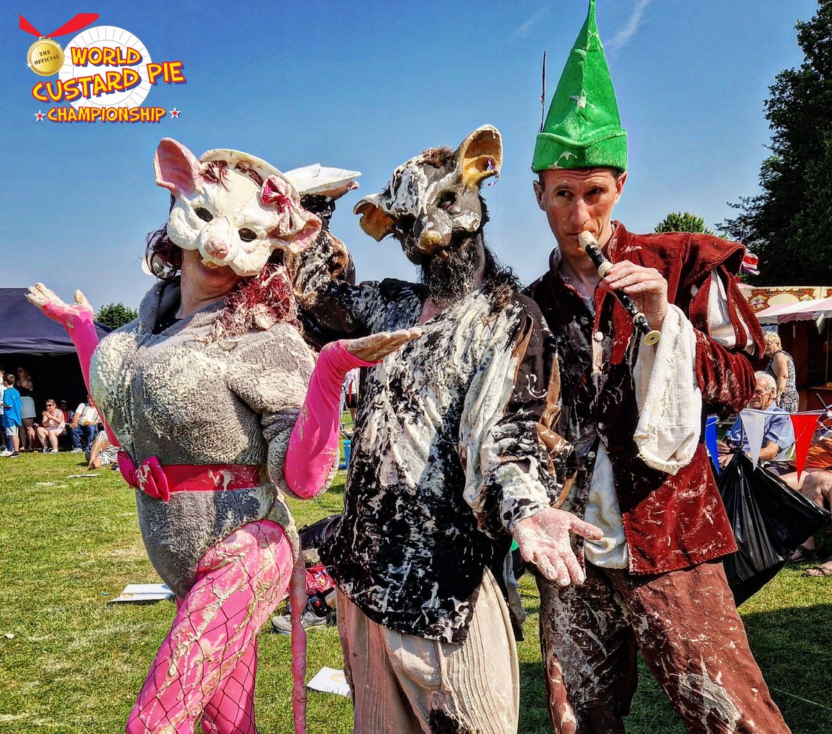 thatguyinatutu's tweet image. #worldcustardpiechampionship yesterday. We did not win, but we won the fancy dress competition! 🐀🐀🐀 #rats #piedpipers #custardpies