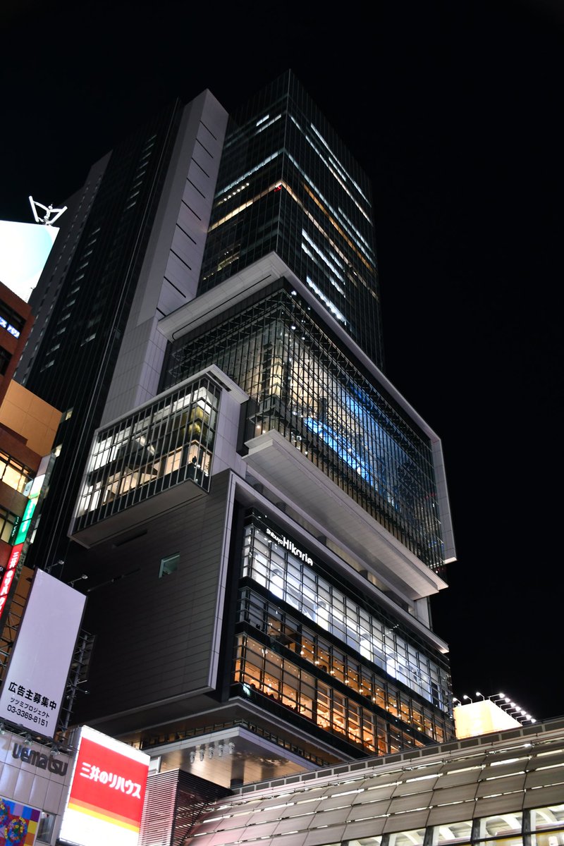 ms_75q's tweet photo. 渋谷の夜 https://t.co/u5W3r0tDTo