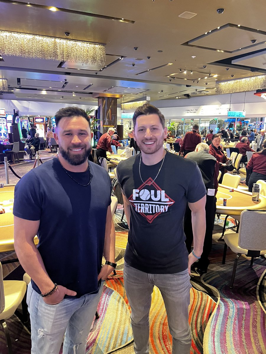 scottbraun's tweet photo. What a day @BetMGMPoker championship.
6 hours in I was gaining steam but got bounced holding pocket queens! A++ event. Cheers to my dude @TheJK_Kid who was chip leader half the day & still going strong ๐ช gl day2 Kip! #twosportstar https://t.co/fsHzMtmRpf