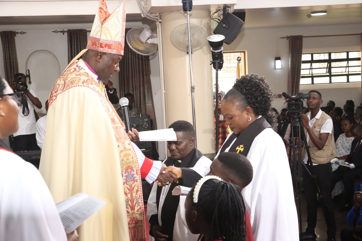 Rev.Dr. Lydia Kitayimbwa is being installed as the Chaplain of St.Francis Chapel, Makerere, by his grace, the Archbishop of the church of uganda
<a href="/Archbp_COU/">Archbishop Stephen Kaziimba</a> <a href="/stfrancis_mak/">St. Francis Chapel, Makerere</a> <a href="/ChurchofUganda_/">Church of Uganda</a>