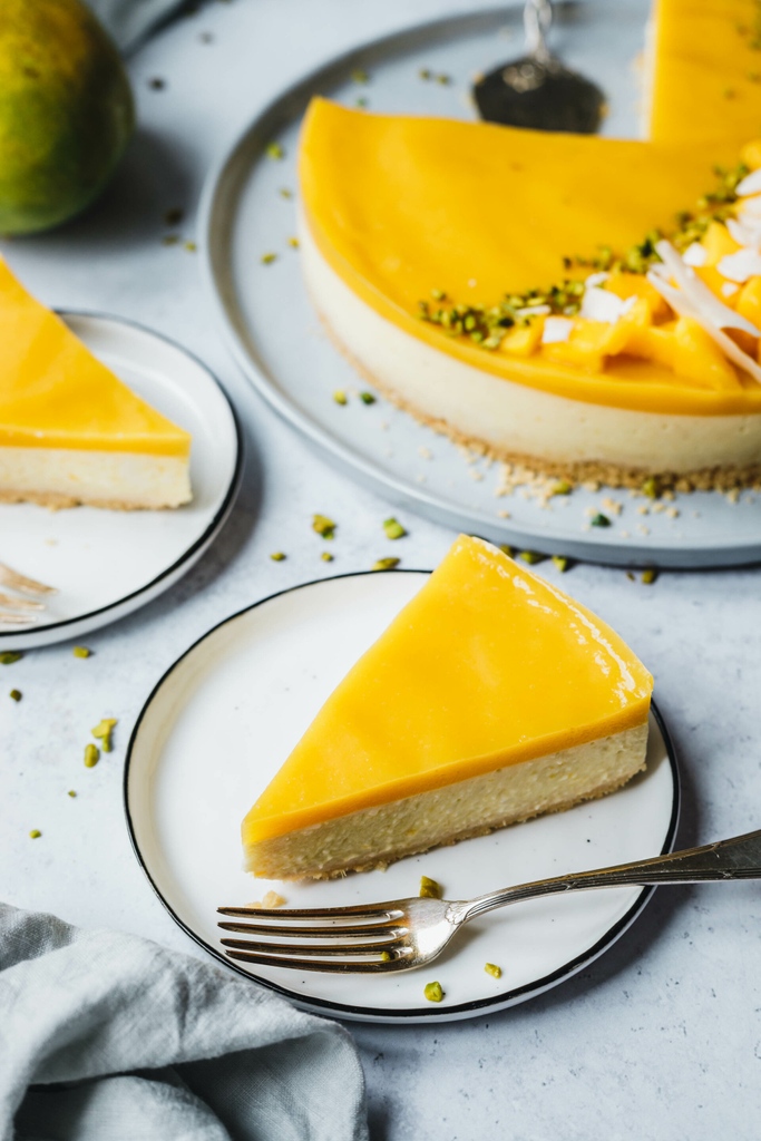 eatthisorg's tweet photo. Alles, was wir heute Nachmittag wollen: eine Hängematte und ein bis fünf Stückchen vom No Bake Mango Cake. 🥭☀️ Was ist bei euch geplant? Schönen Sonntag! https://t.co/yAEM3cUjtN https://t.co/rSnFMnwe8I