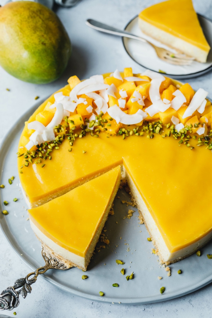 eatthisorg's tweet photo. Alles, was wir heute Nachmittag wollen: eine Hängematte und ein bis fünf Stückchen vom No Bake Mango Cake. 🥭☀️ Was ist bei euch geplant? Schönen Sonntag! https://t.co/yAEM3cUjtN https://t.co/rSnFMnwe8I