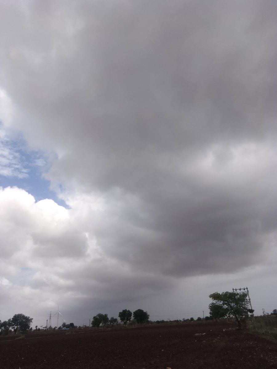 Rainy weather is being seen in #Porbandar and 
#Bhavnagar due to cyclone Biporjoy

#CycloneBiparjoy
#Rain