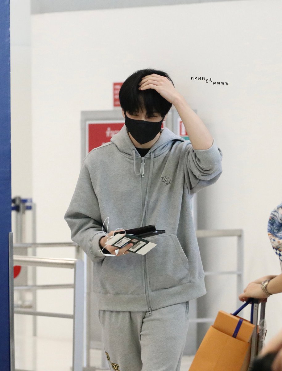nakocals's tweet photo. i keep fantasizing about j1svng’$ hand on my waist.. it’s what’s keeping me going https://t.co/ujDDJxjvNg