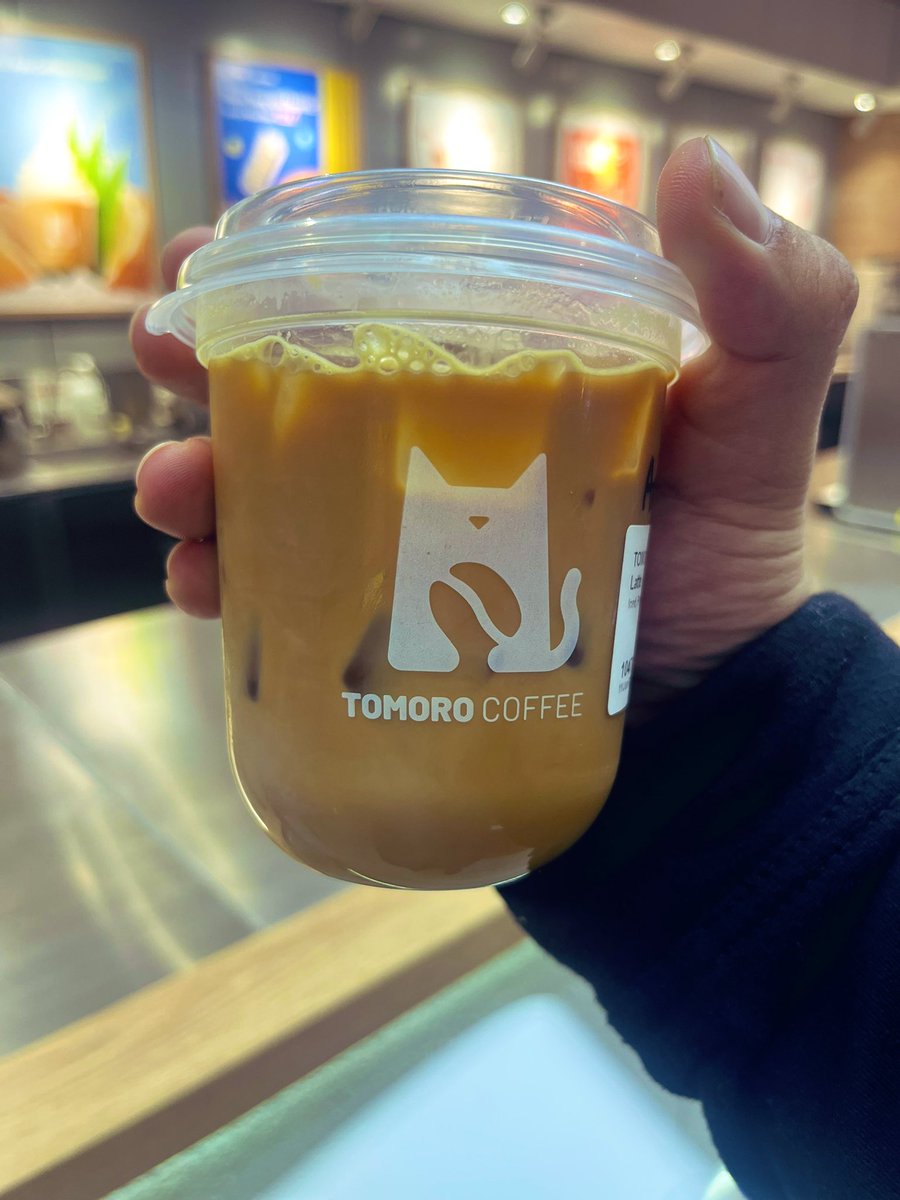 txtdrkuliner's tweet photo. Salah satau gerai kopi baru yg worth to try, TOMORO Coffee. Kopinya enak, murah, susunya diganti oatmilk harganya cuma Rp20rban.

Dan yang paling enak croisanntnya!! Cuma Rp10rb 🥹 kirain bakal gaada toppingnya, ternyata kerasa banget. Bakal sering-sering kesini sihhh kayaknya https://t.co/VVRZkhU2IN