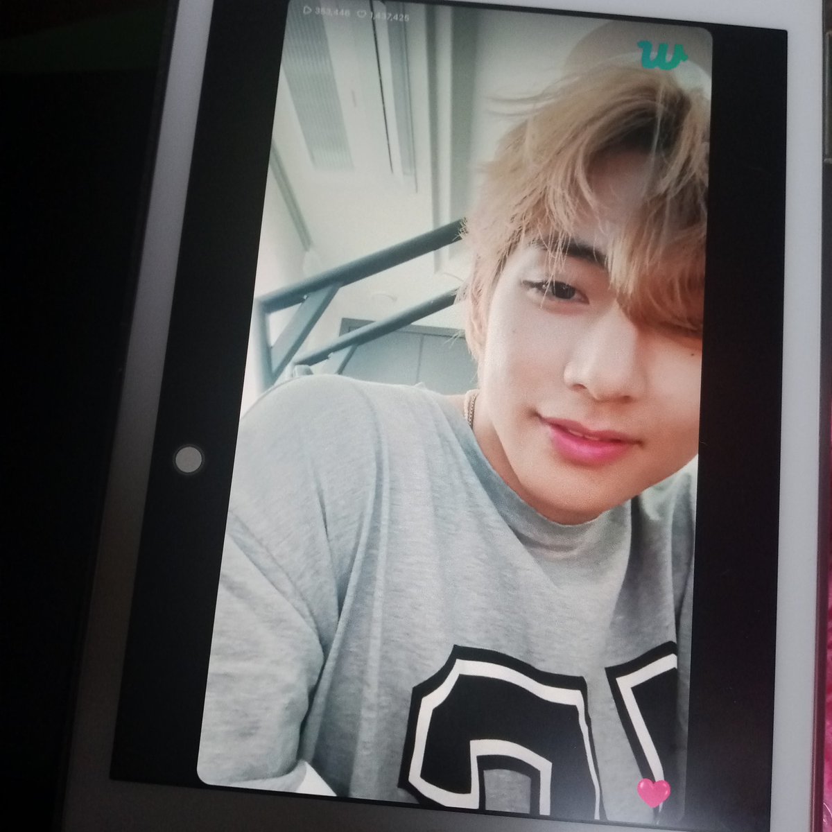 ANG GWAPO ASDHSHSHFKS!!!!