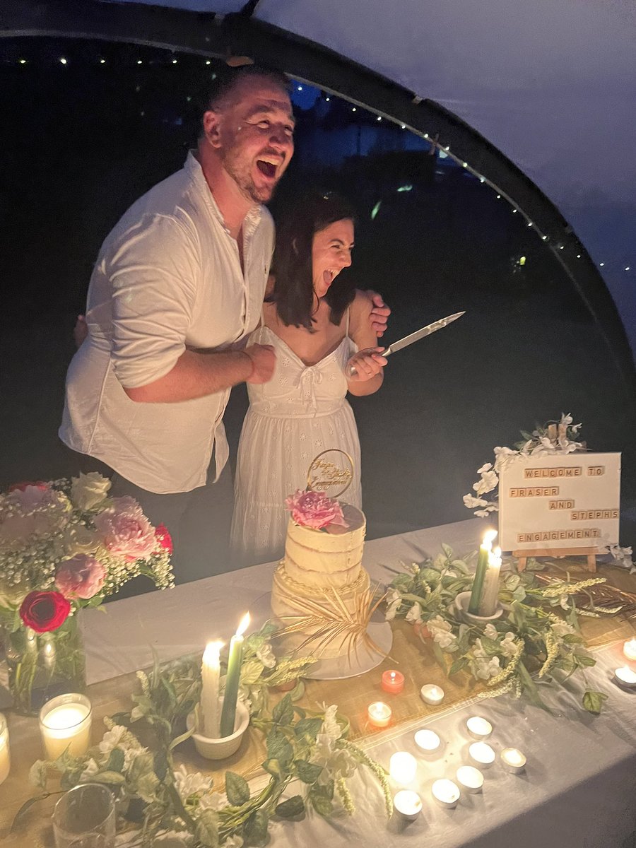 amanda23smale's tweet photo. They’re getting hitched 🙌🏼 https://t.co/2Zc7PjIJR3