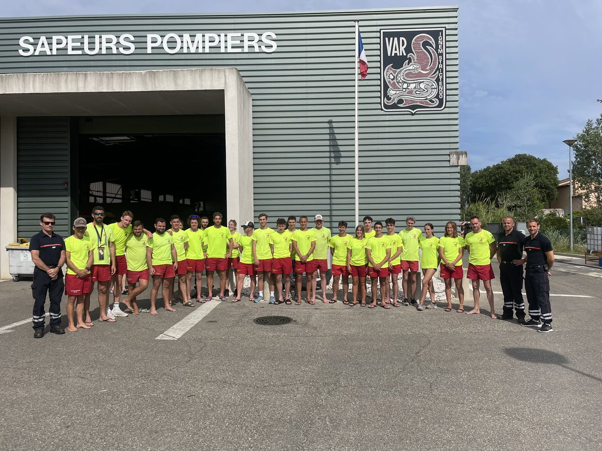 Mathey55's tweet photo. Fin d’une superbe semaine de formation pour les futurs saisonniers plagistes de @SDIS83 qui assureront dès juillet la sécurité des estivants sur les 8 postes de secours de @laseynesurmer et Saint Mandrier. 🛟🏄‍♂️🏊🏻‍♂️🏖️☀️🛟 #bnssa #sban https://t.co/LWFTNSzcgi