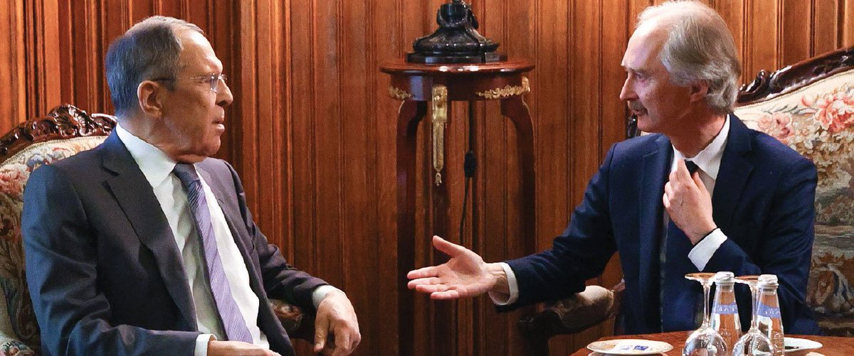 بحث مبعوث الأمين العام الخاص للأمم المتحدة إلى سورية غير بيدرسون مع وزير الخارجية الروسي سيرغي لافروف في موسكو سبل تدعيم العملية السياسية في سورية.