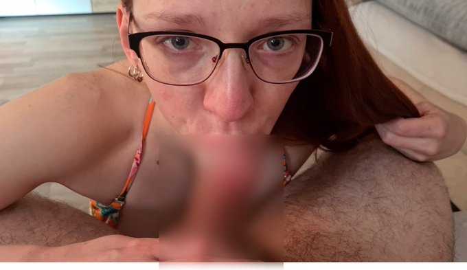 Neues Video ist heute online gegangen 😘 Ein sloppy Blowjob f&uuml;r den Techniker 💦 Nat&uuml;rlich auch wieder<a href="/tag/photography"class="tags"><span>#photography</span></a><a href="/tag/redhead"class="tags"><span>#redhead</span></a><a href="/tag/redhair"class="tags"><span>#redhair</span></a><a href="/tag/alternative"class="tags"><span>#alternative</span></a><a href="/tag/girlswithglasses"class="tags"><span>#girlswithglasses</span></a>