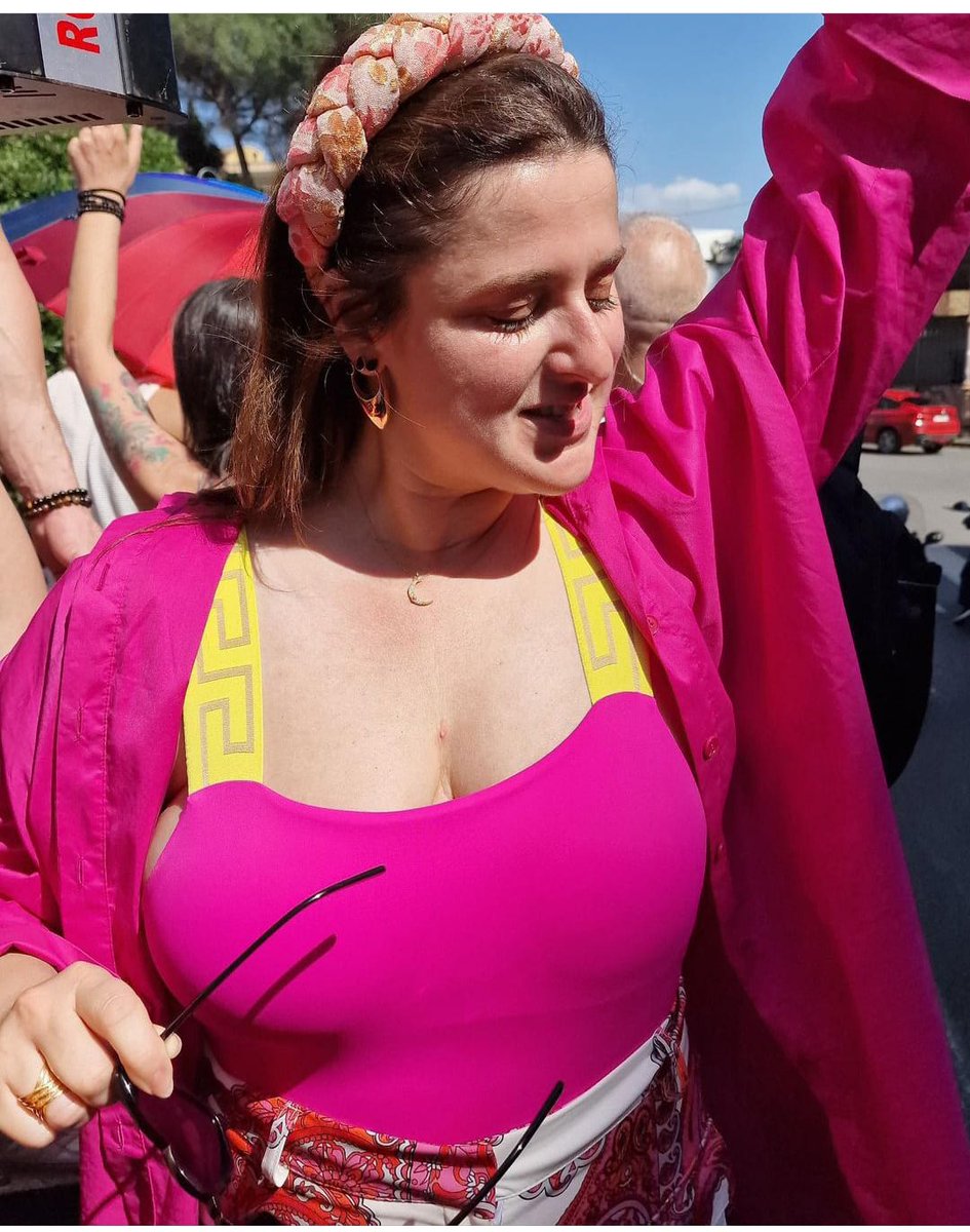 Roma Pride.
Michela Giraud sul carro di Mucca Assassina. Nel ruolo della Mucca.
#RomaPride #MichelaGiraud #MuccaAssassina #Pride #PrideMonth2023 #LGBTQ