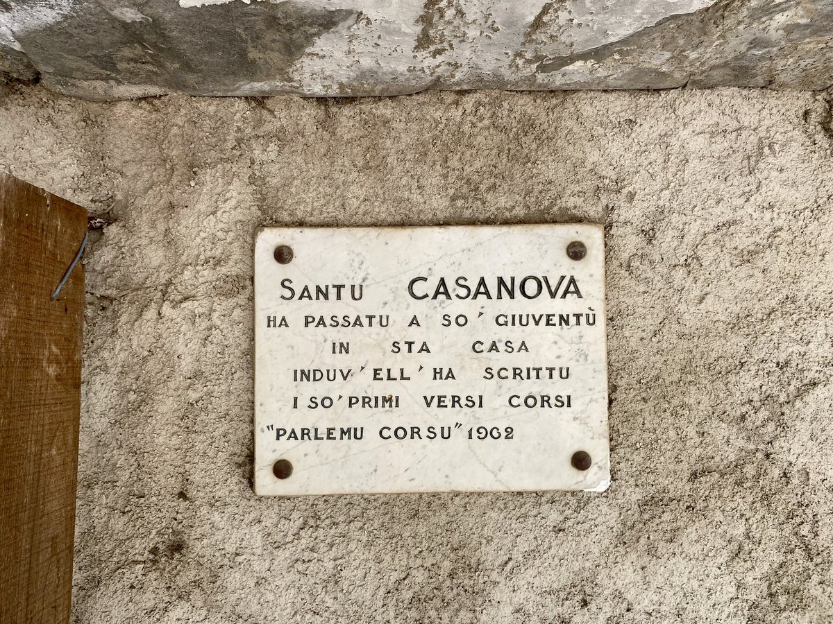 Santu Casanova era un pueta corsu di i più famosi di u XIXesimu seculu. Ghj’hè unu di i primi à staccà u corsu da u talianu, è à milità pà chì u corsu sighi stimatu cum’è una vera lingua, è più cum’è una varianti taliana.