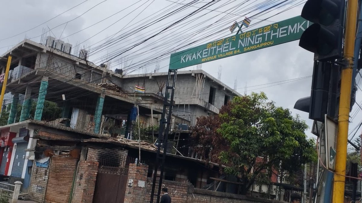 Is it even possible and legitimate to rechristen a place after driving out the residents? This is a locality (Paite Veng) in Imphal, where Zomi community lived until they were driven out on 3rd May, and houses burnt. Now it’s been renamed! @narendramodi @PMOIndia  speak now.