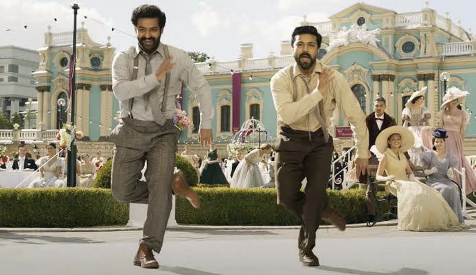 保育園でナートゥダンスが流行っているらしく、息子を含む複数人で「なーとぅなとぅなとぅな〜とぅ〜♪」と踊っているらしい

なお担任の先生はナートゥをご存知ないそうです https://t.co/ugwgqyaDj3