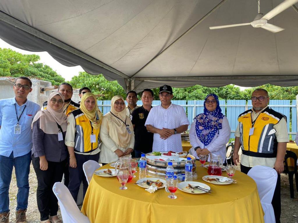 LAWATAN KERJA PEJABAT PEMBANGUNAN NEGERI KEDAH BERSAMA MENTERI DALAM NEGERI KE PROJEK-PROJEK RMKe-12 DI DAERAH KULIM/BANDAR BAHARU, KEDAH.
HADIR BERSAMA WAKIL DARI BPP UTARA, CAW JLN.

<a href="/irahmadredza/">Ahmad Redza Ghulam</a> <a href="/NasriZulkipli/">zulkipli nasri</a> <a href="/Esa1Ibrahim/">IbrahimEsa1</a> <a href="/IPJKR_Official/">JKR Malaysia Rasmi</a> <a href="/moworksmy/">Kementerian Kerja Raya Malaysia</a> <a href="/bpp_utaracj/">Bahagian Pengurusan Projek Utara, Cawangan Jalan</a>