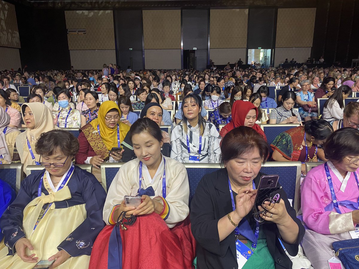 Finally here ! What an amazing sight - midwives from around the world. #ICM2023 #midwivesinbali  @fernandezhospit @indiek1