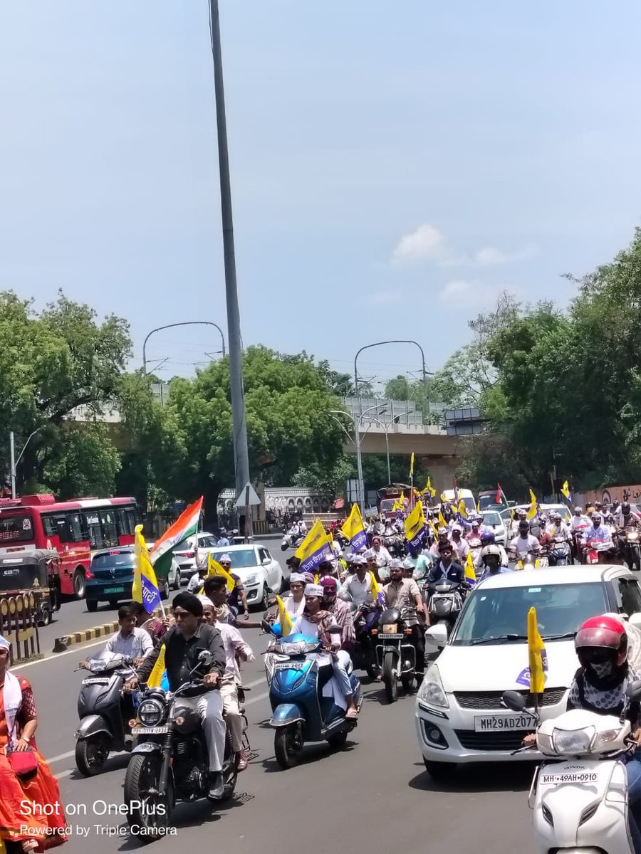 Gopal_Italia's tweet photo. नागपुर टिम का काले अध्यादेश के ख़िलाफ़ विरोध प्रदर्शन। 

अरविंद केजरीवाल सरकार के ख़िलाफ़ लाए गए मोदी जी के काले अध्यादेश का विरोध करने श्री देवेंद्र वानखेड़े के नेतृत्व में आम आदमी पार्टी नागपुर कि टिम ने विरोध प्रदर्शन किया। 

सभी कार्यकर्ताओं को बहुत बहुत बधाई। https://t.co/9WJYqxmlU0