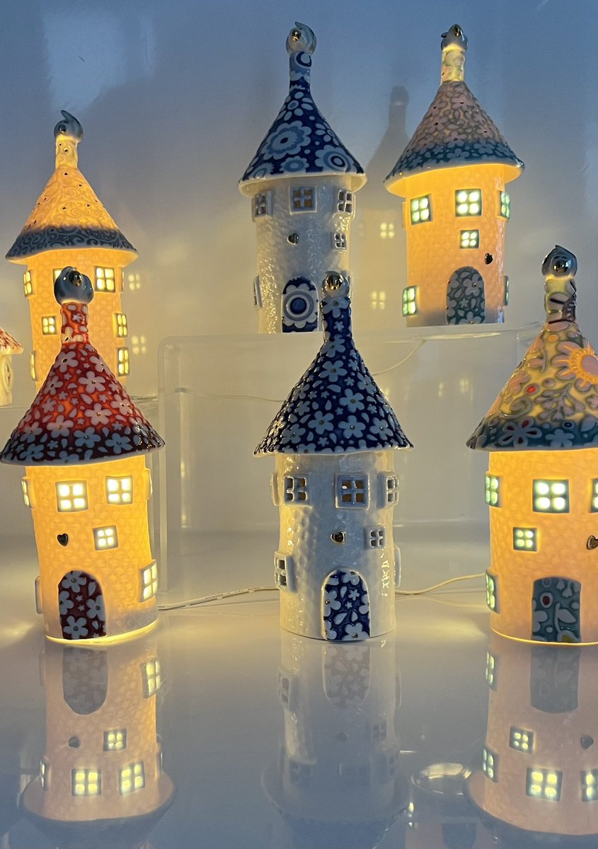 Good morning #UKGiftAM #UKGiftHour  may I show you the same Devon Round Houses but with electric lights inside (4!) #handmade #hardtomake #porcelain #electriclamp #giftideas #shopindie