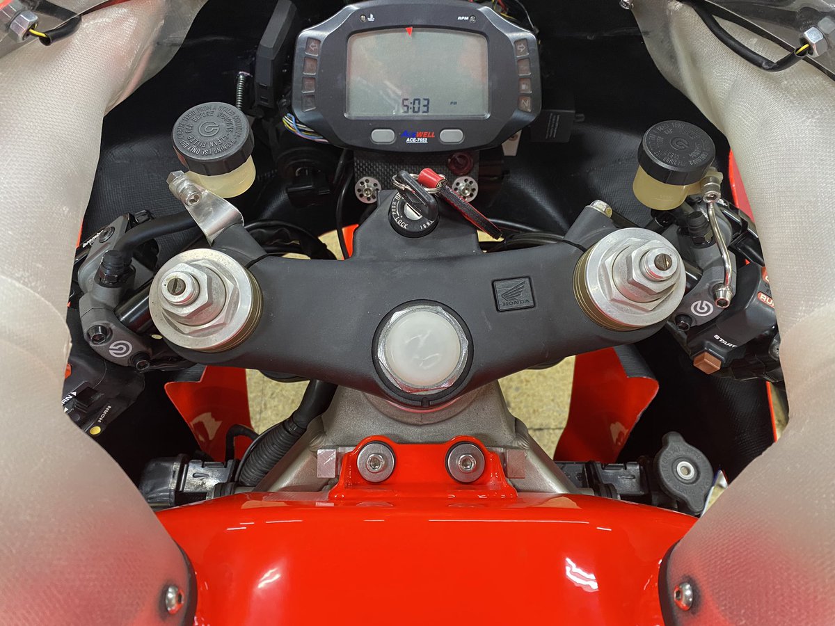 trentasette37_'s tweet image. クラッチマスター交換等。
#HONDARVF750R
#RC45
#ホンダ
#Trentasette37_
#トレンタセッテ37